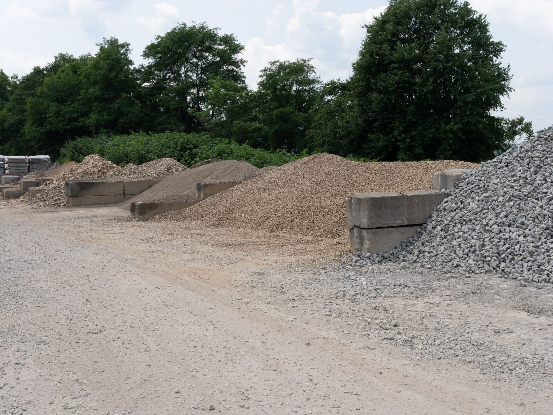 Bulk landscape materials and aggregate supply yard in Baden PA